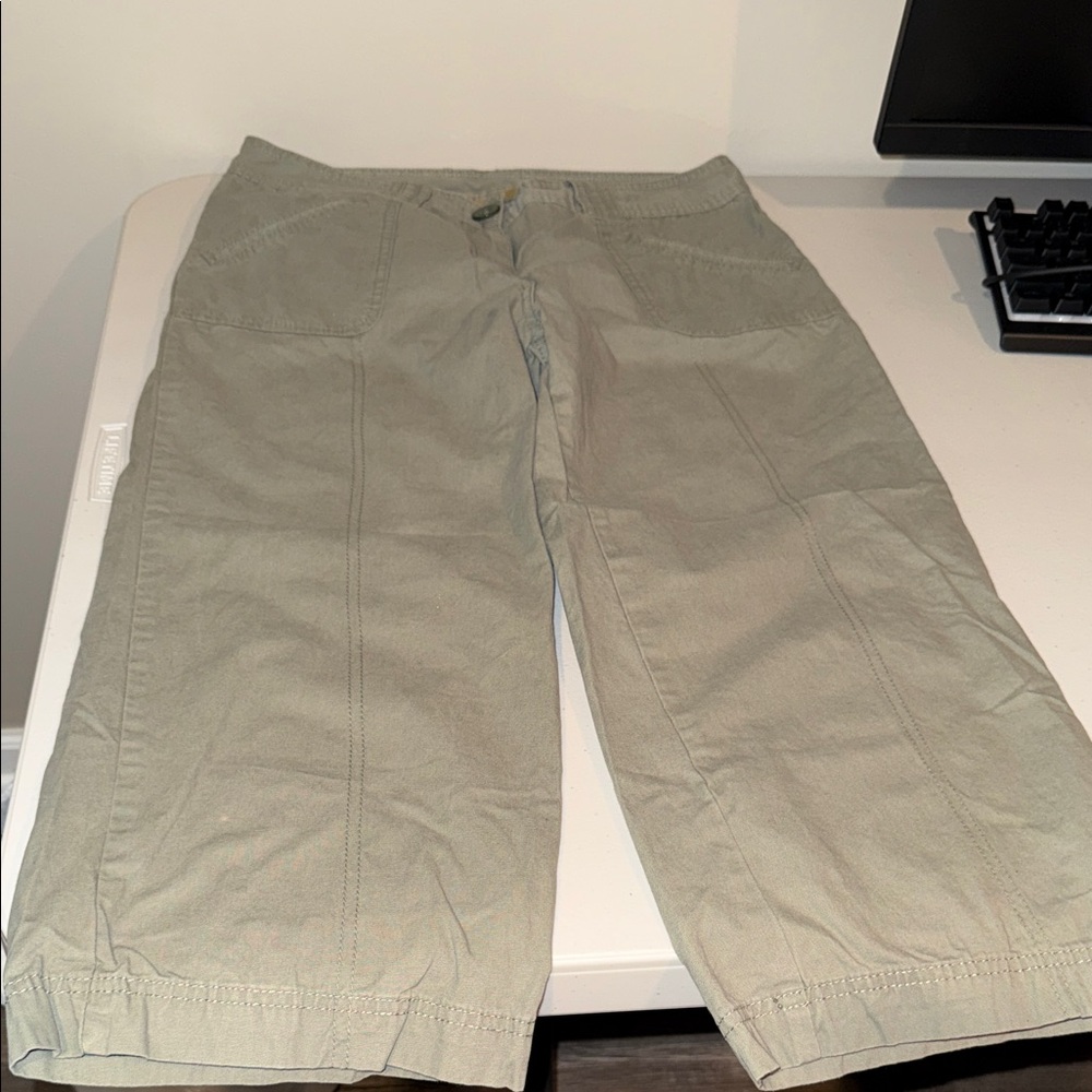 Stylish Olive Capris for Women